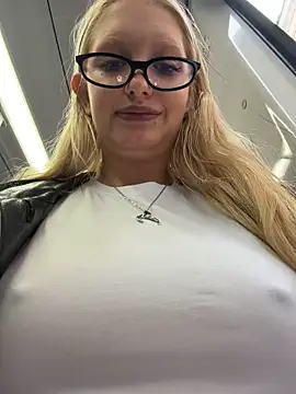 Elfi_InPublic - Suck finger+pinch nipples in bus
