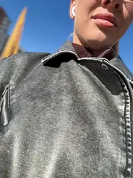 NewLale - Show naked ass