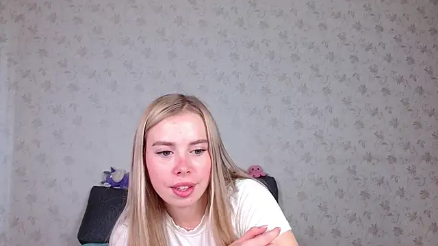 Sofiaa_here - Fuck my pussy with a dildo.
