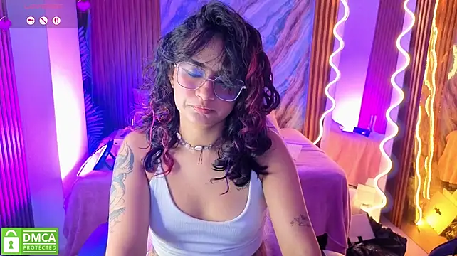Kristen_tay - rub clit with domi + fingers