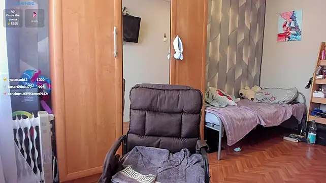 Tiny_Kiss - finger in pussy