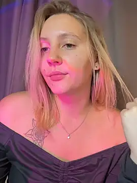 Ann_first_kiss - hand bra