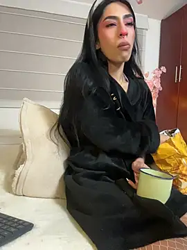 Lucyjoi - please undress and touch yourself a litt
