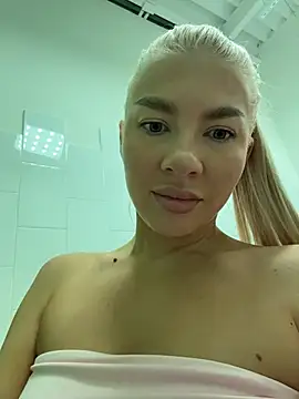NewLale - Show naked ass