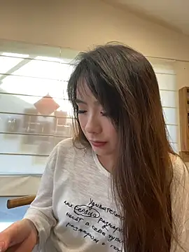 Eva10069 - 公共茶馆🍵全裸上半身甩奶