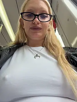 Elfi_InPublic - Spy under skirt+little tease clit in bus