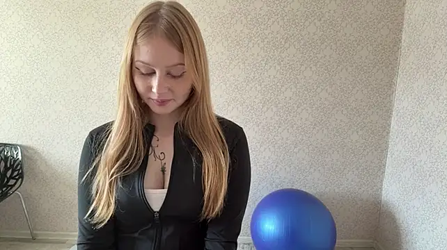 RavenShuker - bounce on a ball🐰