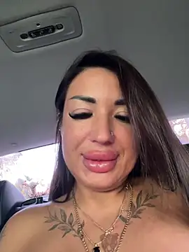RuslanaXX - Squirt on street
