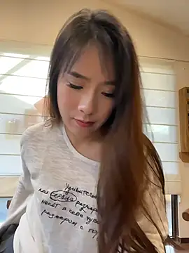 Eva10069 - 公共茶馆🍵全裸上半身甩奶