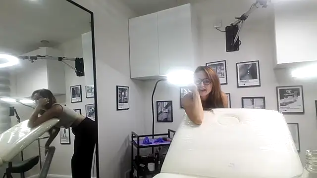Skarlet_x - 2 minute toy control and photo