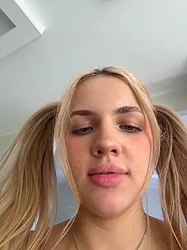 EllaBaby18 - SQUIRT + LICK FINGERS