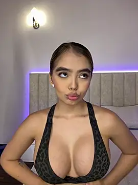Mia_Roswell - oil in mi tits