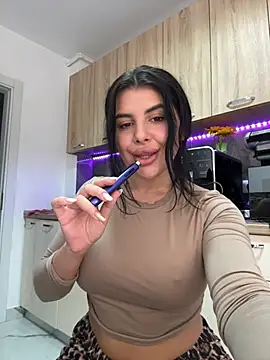 Scarlett-Dream - get me out of these clothes boys 🤭