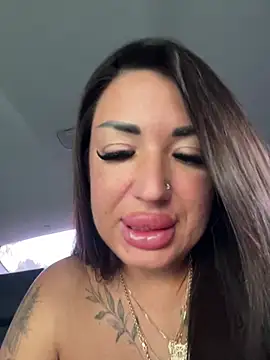 RuslanaXX - Squirt on street