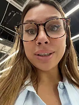 Jucie_Boom - RISKY BOOB FLASH IN MALL