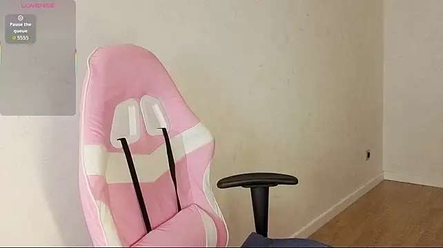 Yeniimai - Pussy Play