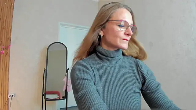 Milf_Tea - upskirt view
