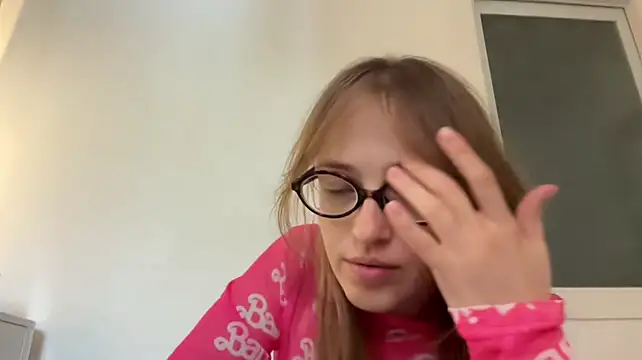 EarlenePedrogo - Tease my sensitive nipples with fingers