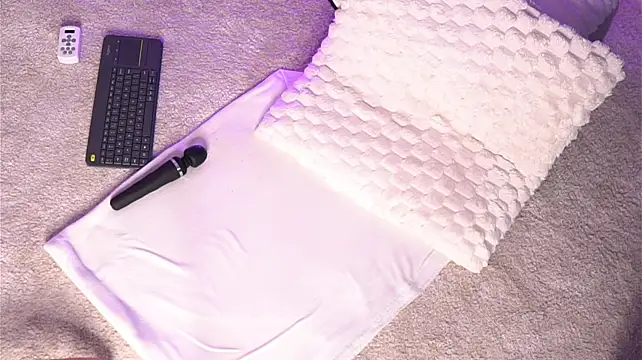ScarletNoir - Make your Mistress all the way WET!!!👑