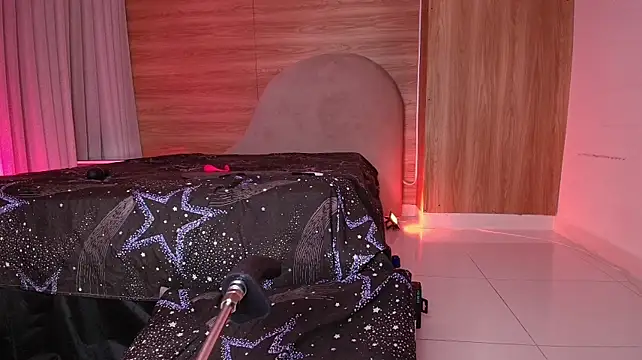 Kiara_lp - 4 fingers in the pussy