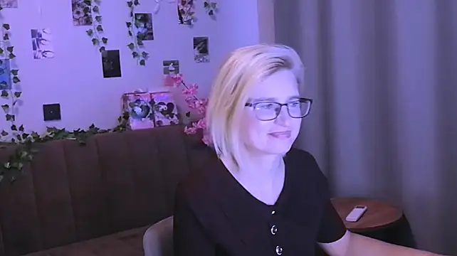 Helen_birdd - change outfit (hot)