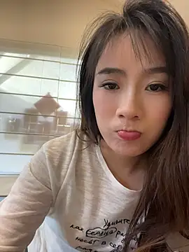 Eva10069 - 公共茶馆🍵全裸上半身甩奶