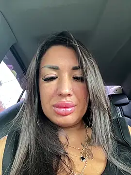 RuslanaXX - Squirt who’s open door people go close