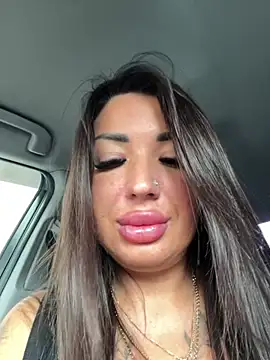 RuslanaXX - Squirt whis open door people go close