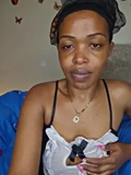 Cum-Quin - 4 fingers in pussy squirt and drinks💦