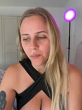 Lunawolf21 - boobs out + fingering