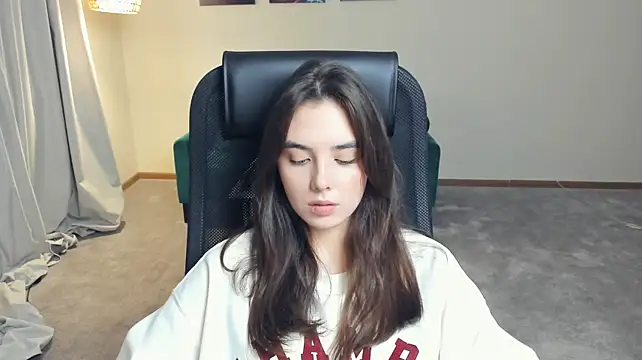 JuliDahill - make a cute smile
