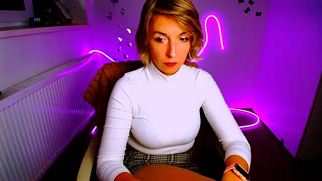 Lana_Foxyy - wear a sexy red dress