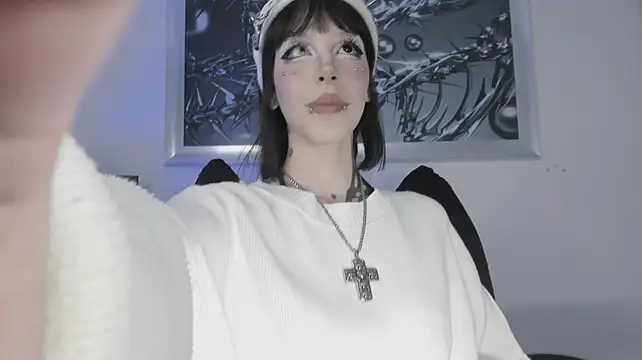 Elledanielle - Plug ass play