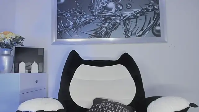 Elledanielle - Plug ass play