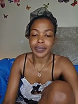 Cum-Quin - 4 fingers in pussy squirt and drinks💦