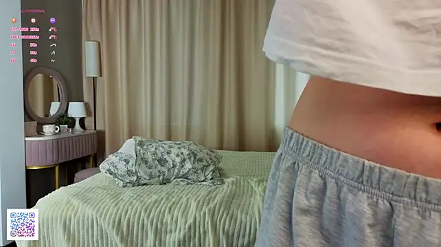 SunnySikarskie - Take my T-shirt off