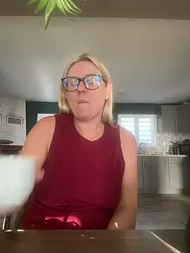Lady_gloria69 - 2 doigt chatte