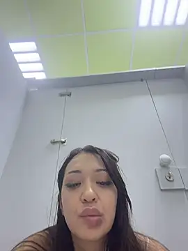 Jennxxx- - Hi Jenn! Show how you play with nipples
