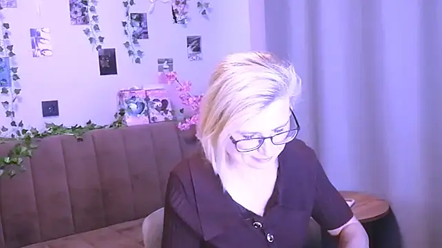 Helen_birdd - change outfit (hot)