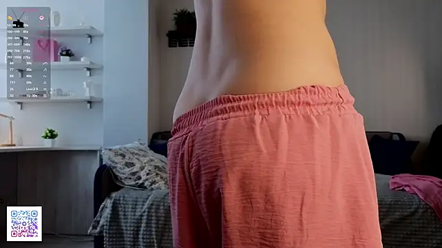 EffieFruin - Help me take off my shorts😱