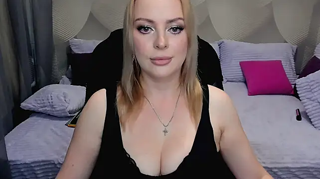 Hotdreamhere - undress me (completely naked)