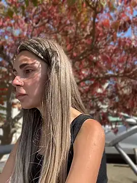 SandraCarter - Show ass in public park