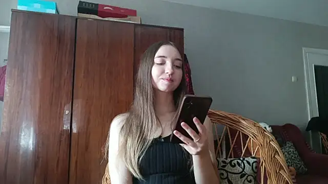 WynonaFarhat - Play with the skirt