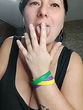 LeillaaX - Doggy finger play ass