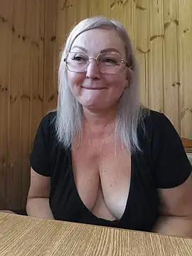 SWEETTbitch - Topless 2 minutes