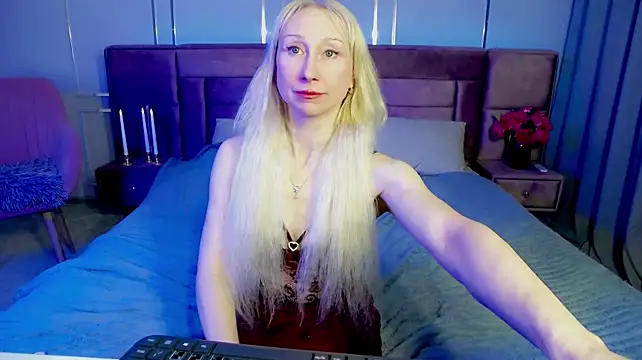 KissDreamm - I'll smear my tits with oil.