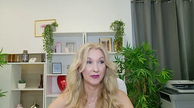 LadyLeea - Play with dildo between my boobs