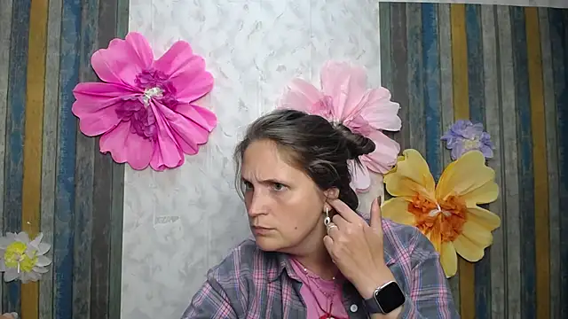 LoraParker - Make me happy.