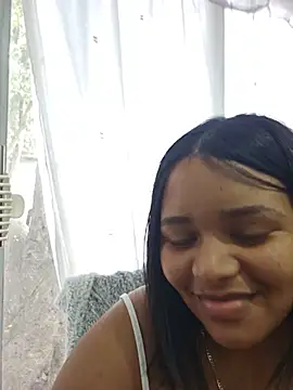 Feisty_stunner - Reach 100 token to undress