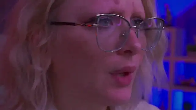 CoolTatis - Adjust glasses shy